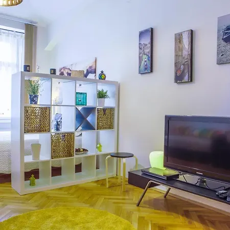 Comfortable Apart In City Center Daire