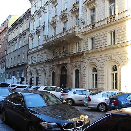 Daire Comfortable Apart In City Center Prag